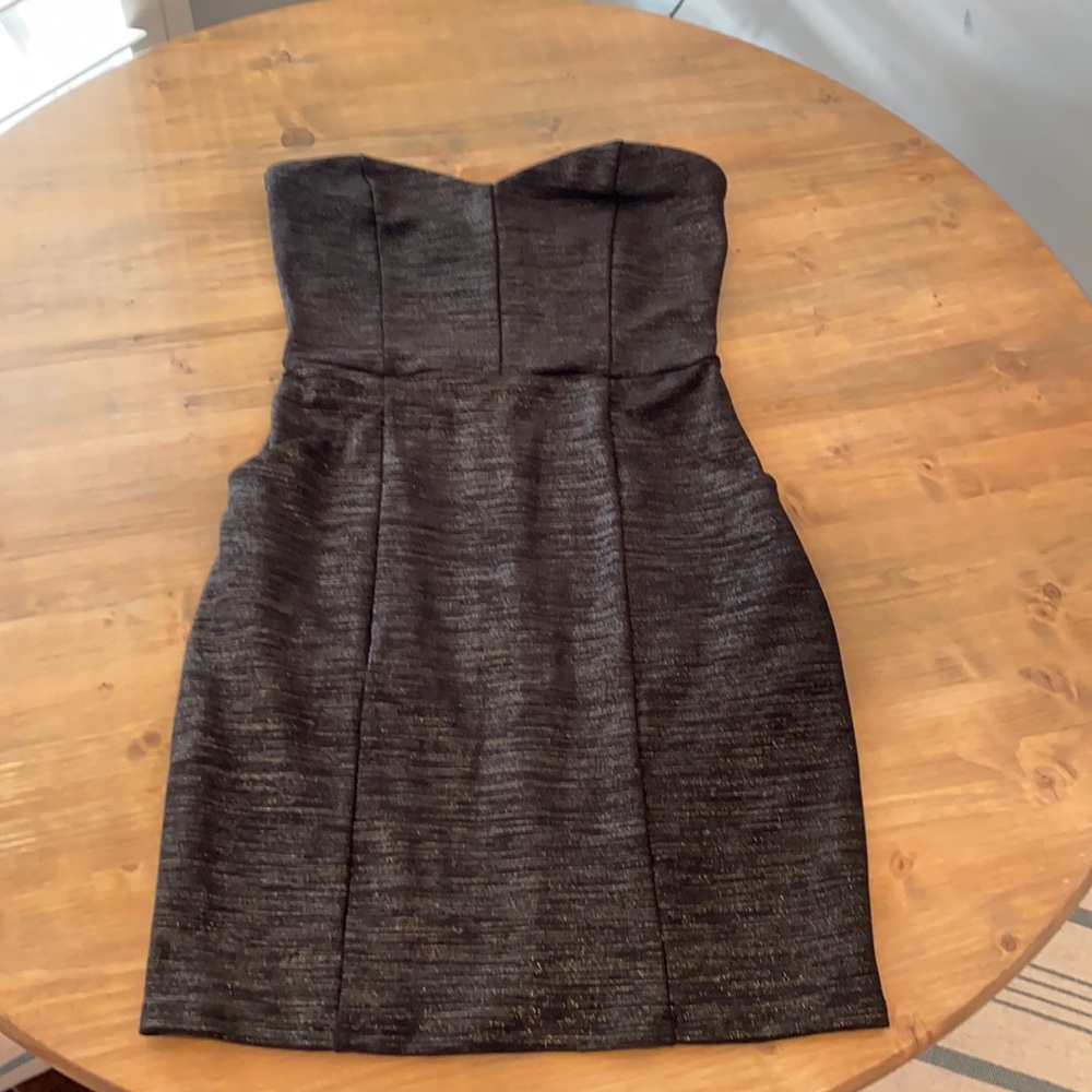 Strapless dress with tags and pockets!